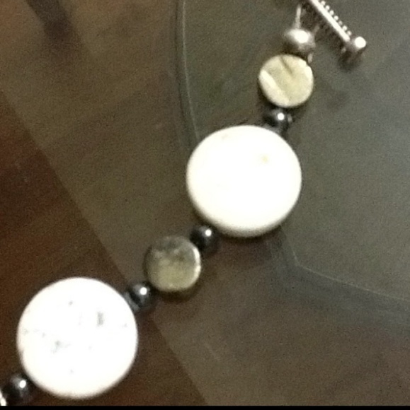 Costume jewelry bracelets - Picture 4 of 4